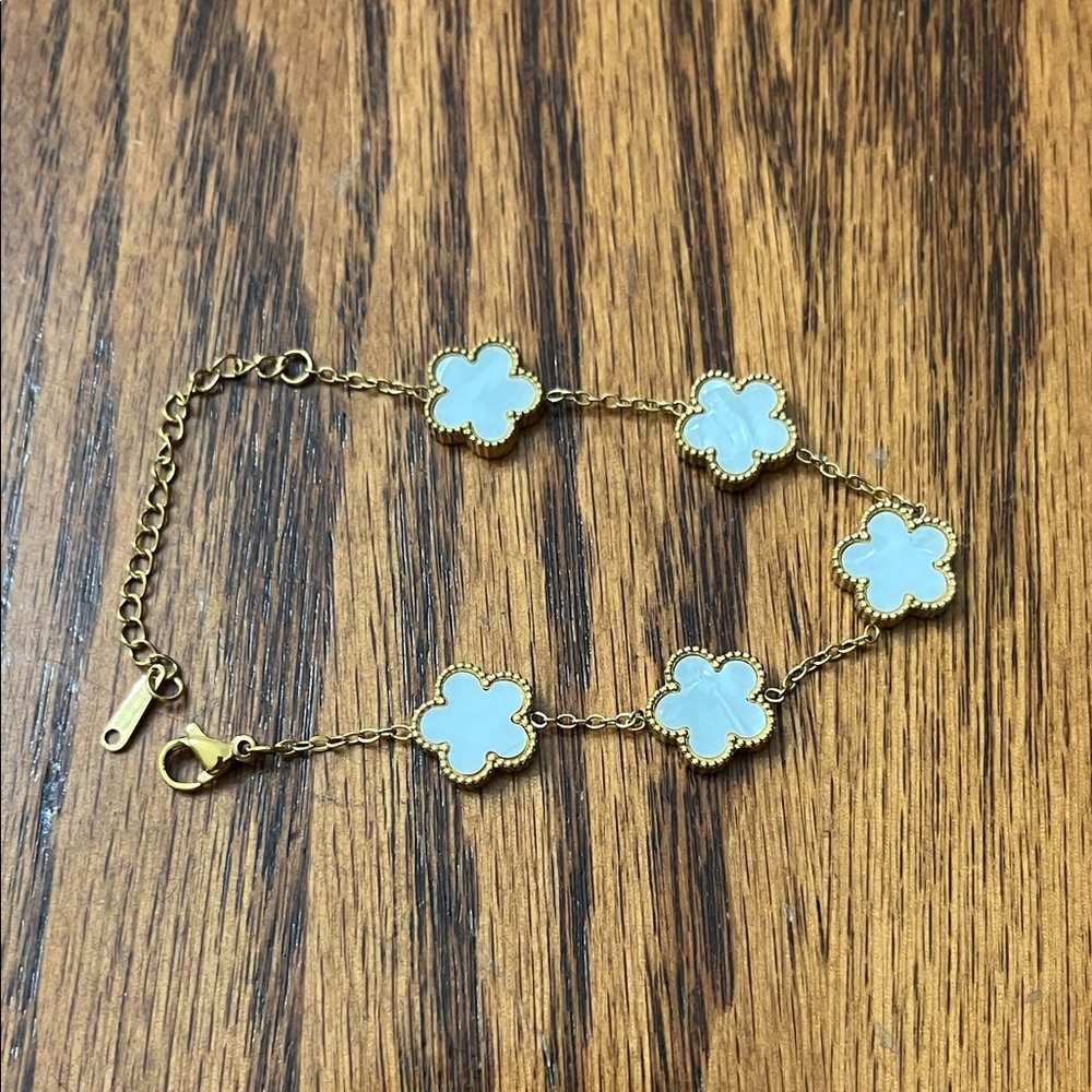 Clover White Bracelet